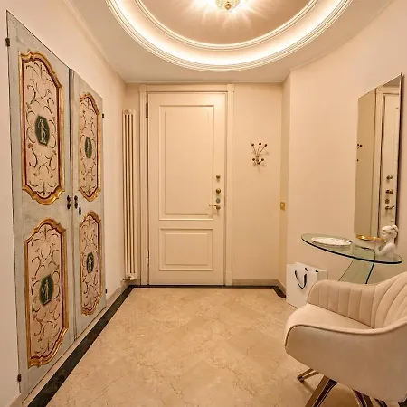 Luxury With Sauna, Ceiling Fresco, Jacuzzi And Elevator Villa
