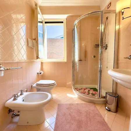 Luxury With Sauna, Ceiling Fresco, Jacuzzi And Elevator Villa