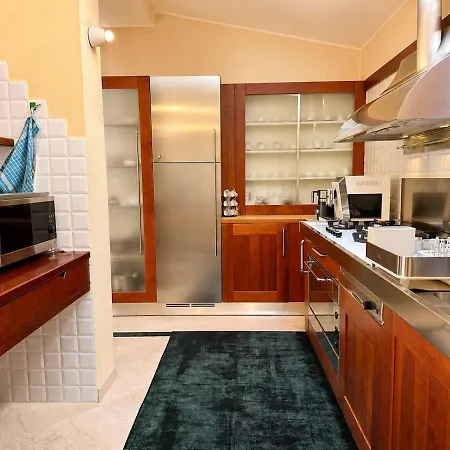 Luxury With Sauna, Ceiling Fresco, Jacuzzi And Elevator Villa