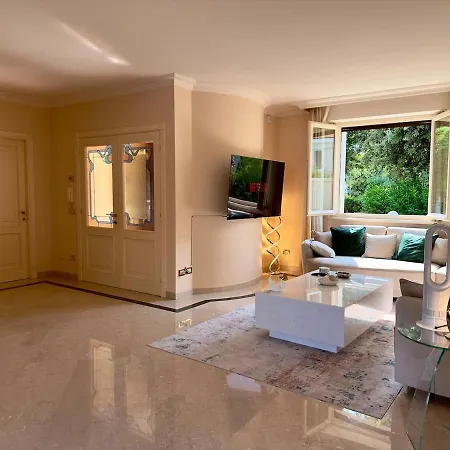 Villa Luxury With Sauna, Ceiling Fresco, Jacuzzi And Elevator *